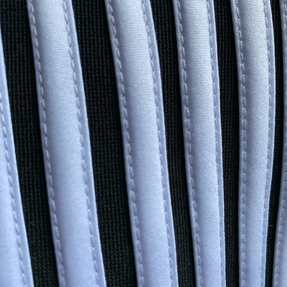 Strips in Express Corset - Picture 2 of 4